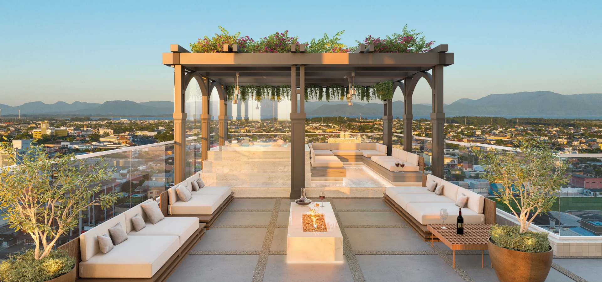 Lareira externa do rooftop do Four Seasons Residence, com sofás sob o pergolado e vista panorâmica da cidade