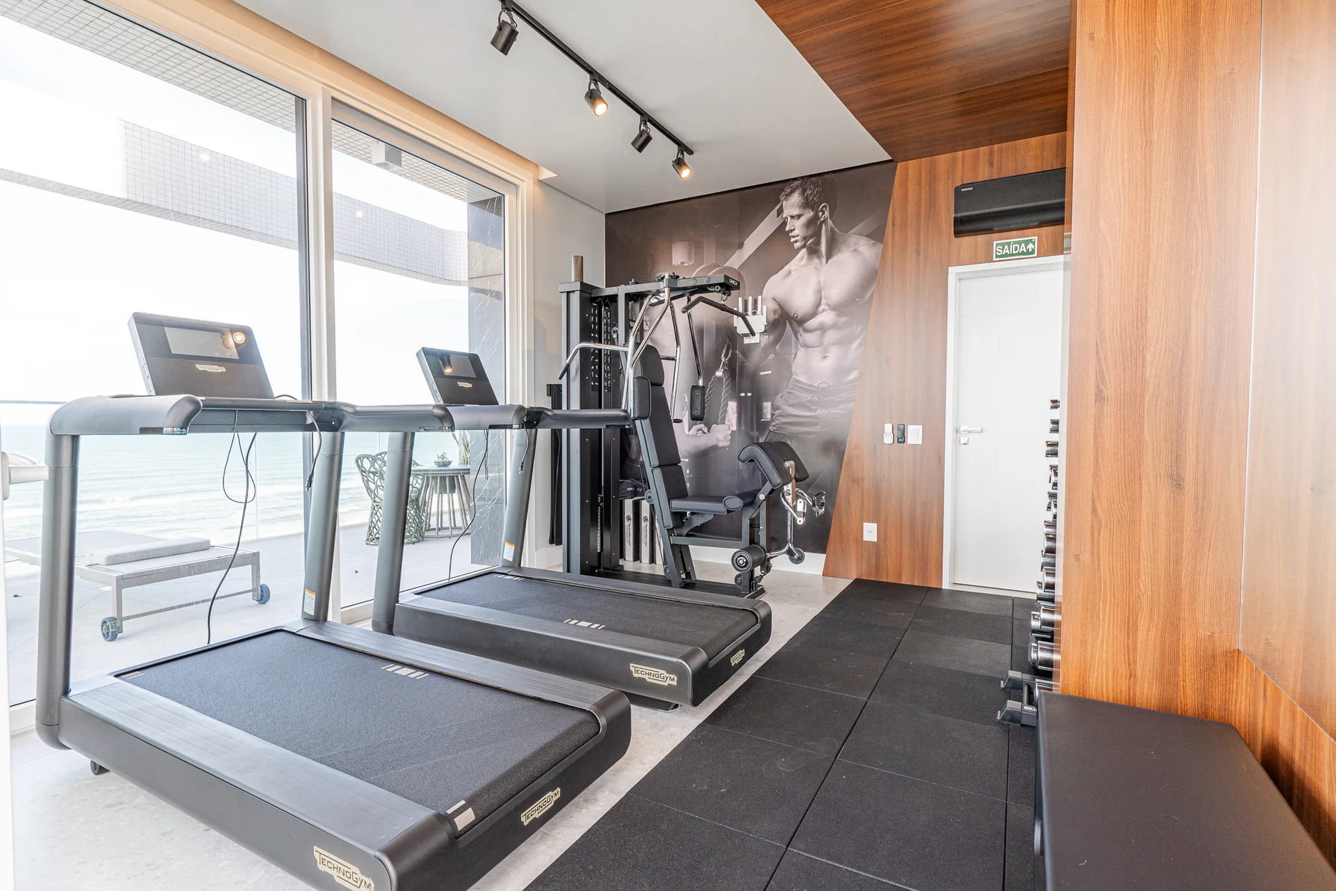 Espaço fitness do Edifício Joacir Martinello, 100% equipado com aparelhos Technogym