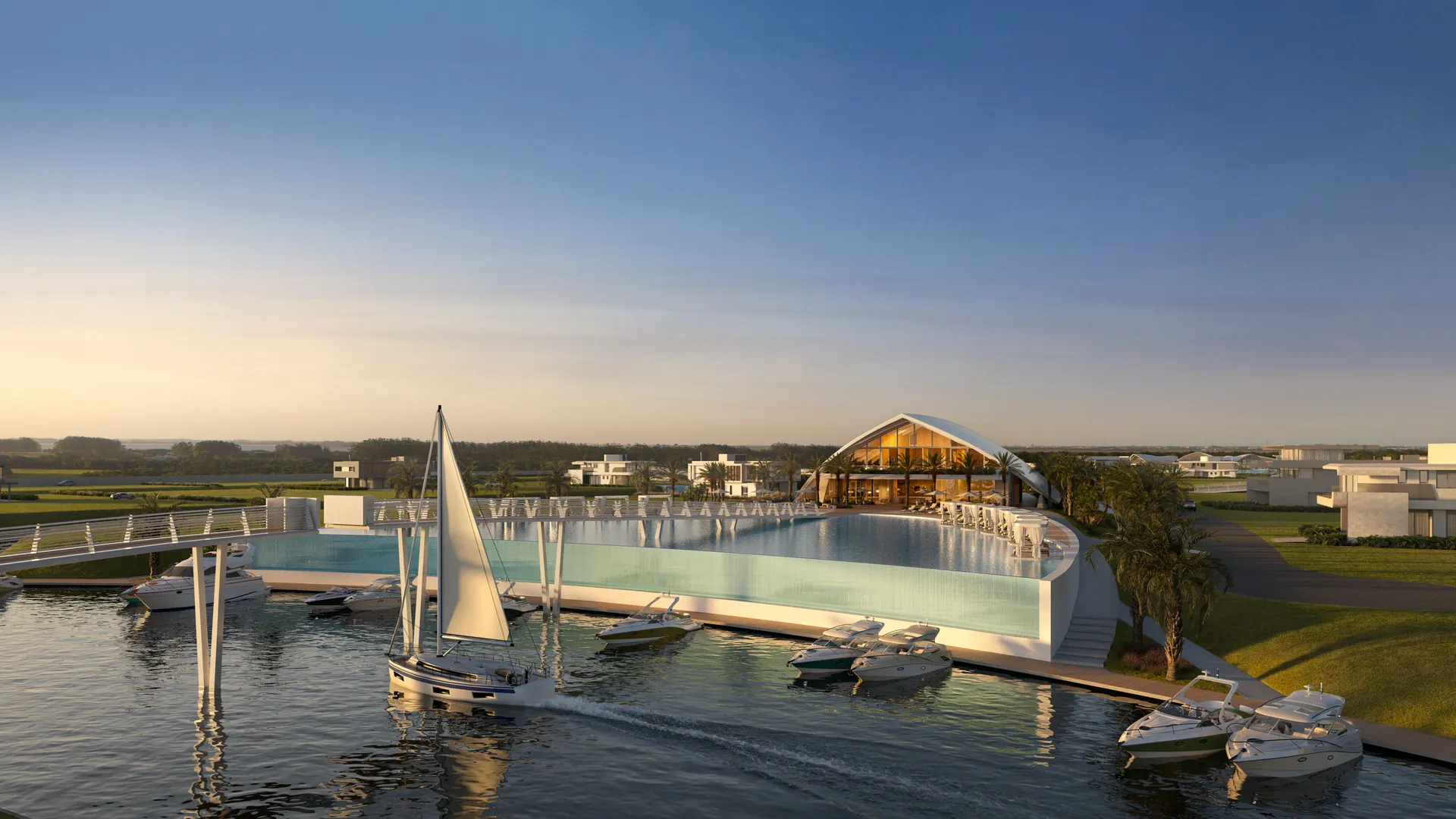 Piscina de borda infinita do Mônaco Grand Marina com veleiro atracado ao lado
