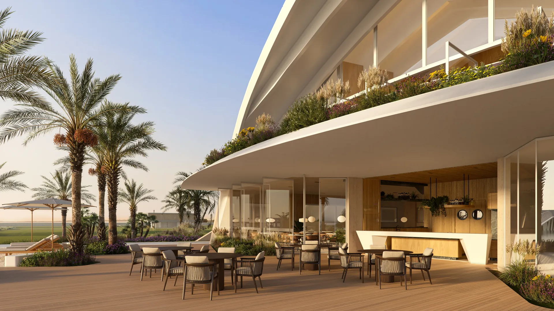 Deck do restaurante do Mônaco Grand Marina com vista para os canais do condomínio náutico