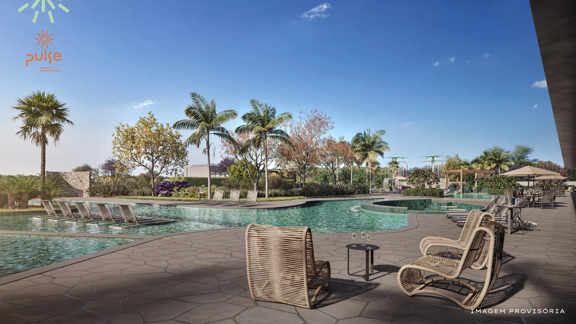Complexo de piscinas do Pulse Resort Experience com solarium e palmeiras em Curumim