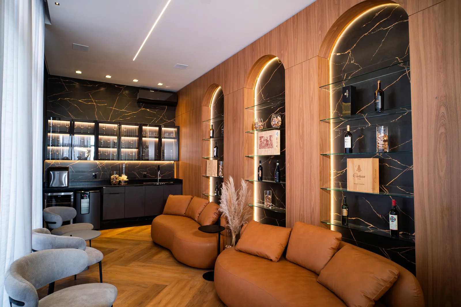 Wine bar no rooftop do Santé Beach Home, ambiente de convívio na cobertura