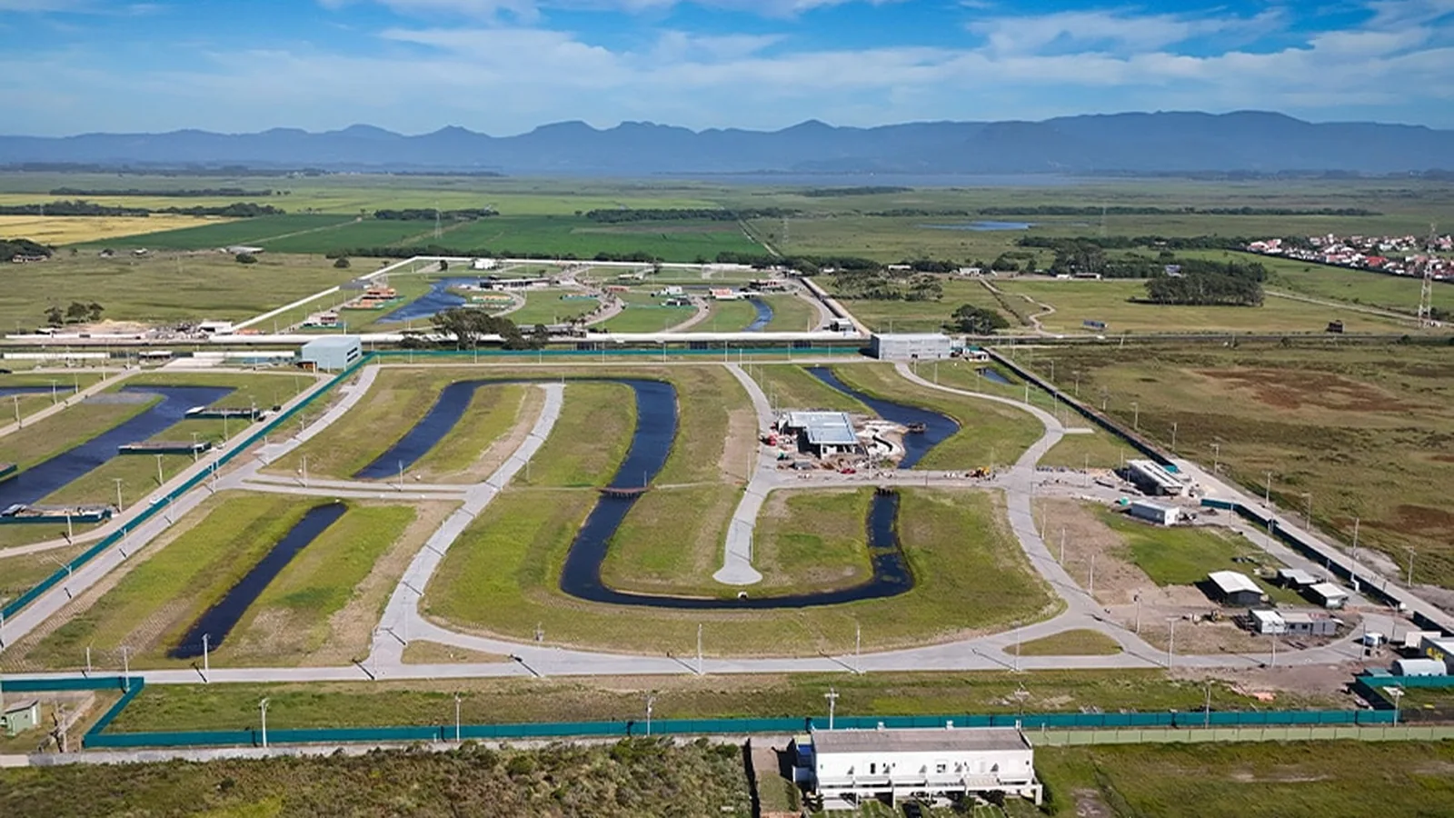 Quadra de beach tennis e futevôlei do Wave Home Resort em Xangri-Lá