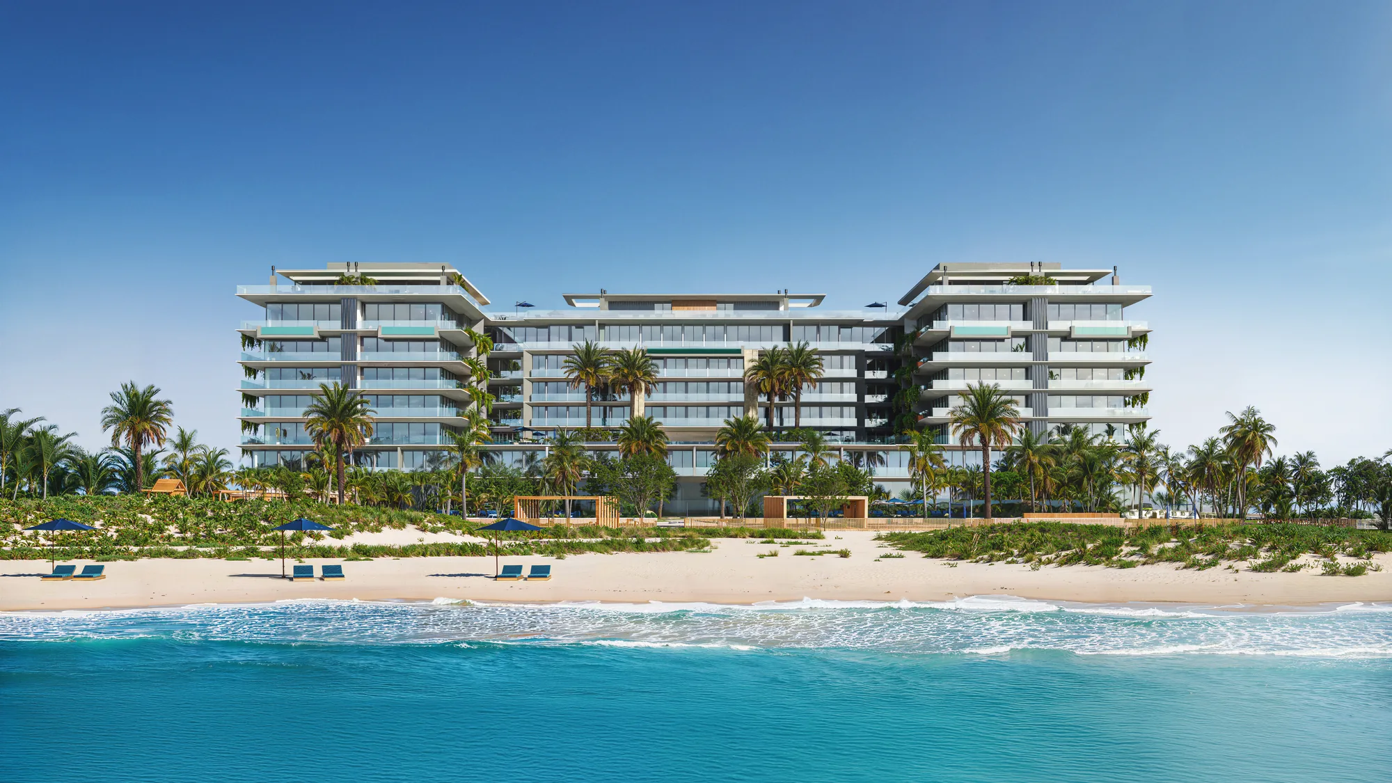Fachada beira-mar do Xangri-Lá Ilhas Resort vista a partir da praia